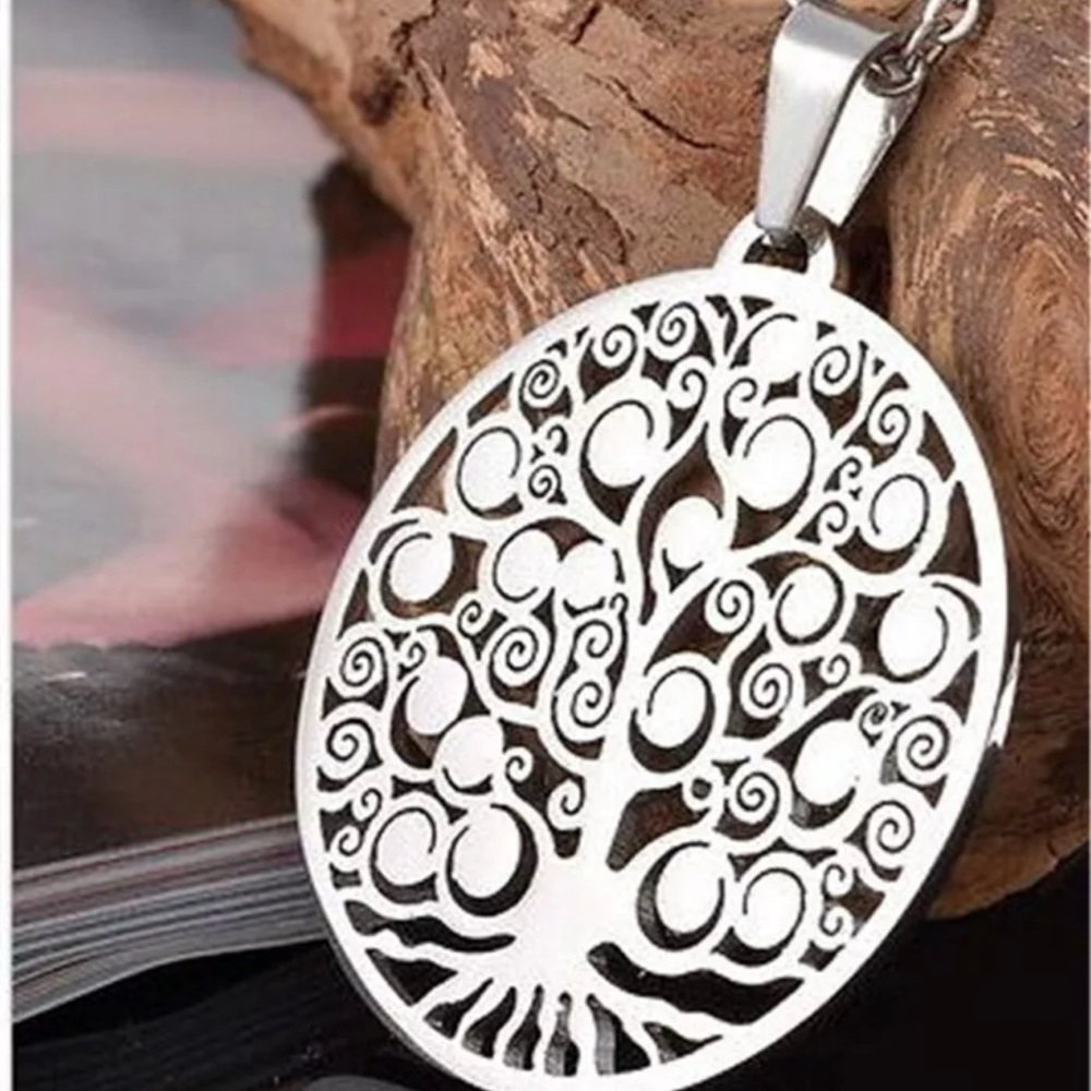 Elegant Tree of Life Pendant Necklace